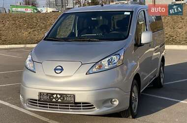 Минивэн Nissan e-NV200 2018 в 