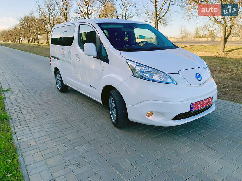 Минивэн Nissan e-NV200 2019 в 