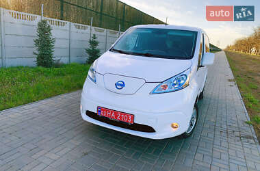 Минивэн Nissan e-NV200 2019 в 