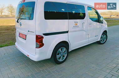 Минивэн Nissan e-NV200 2019 в 