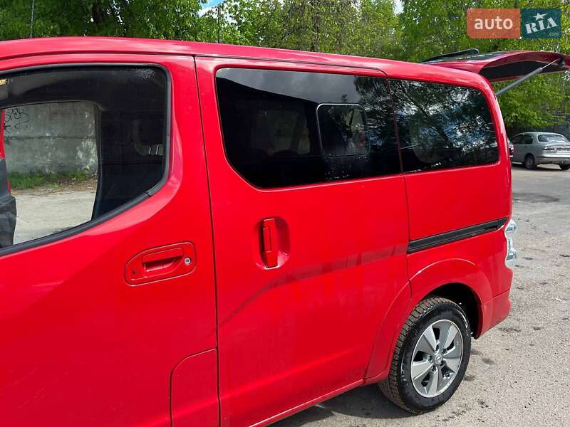 Мінівен Nissan e-NV200 2017 в Шостці