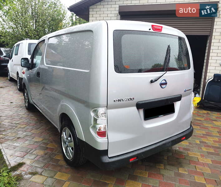 Грузовой фургон Nissan e-NV200 2019 в Новых Санжарах