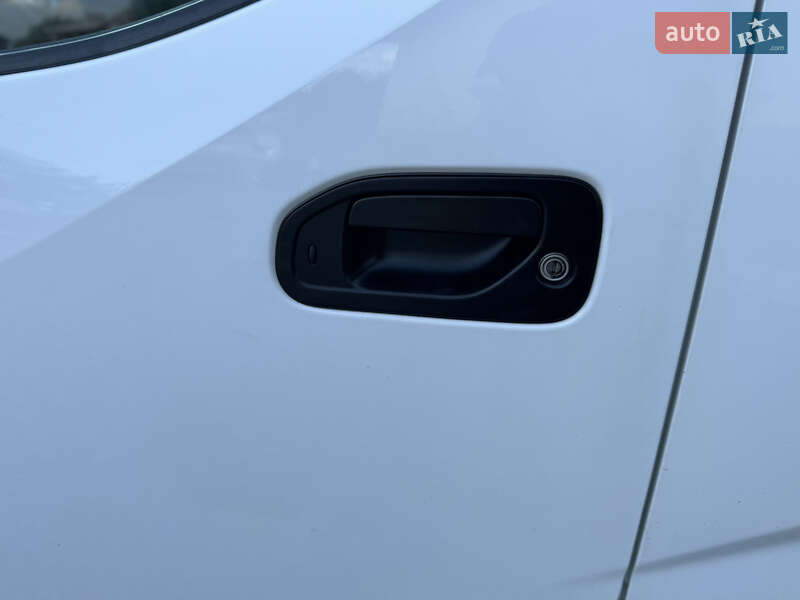 Вантажний фургон Nissan e-NV200 2019 в Рівному