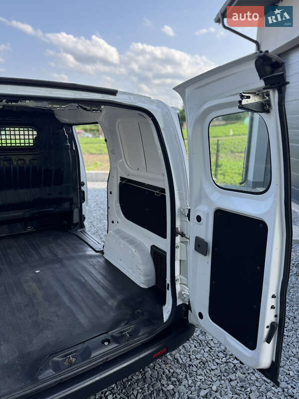 Вантажний фургон Nissan e-NV200 2019 в Рівному