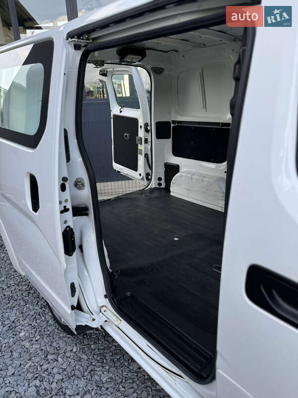 Вантажний фургон Nissan e-NV200 2019 в Рівному