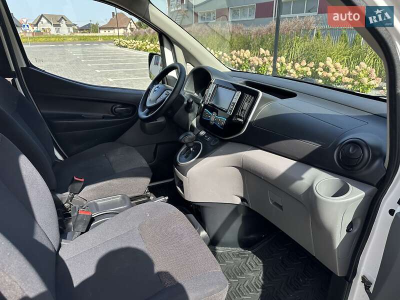 Грузовой фургон Nissan e-NV200 2018 в Луцке