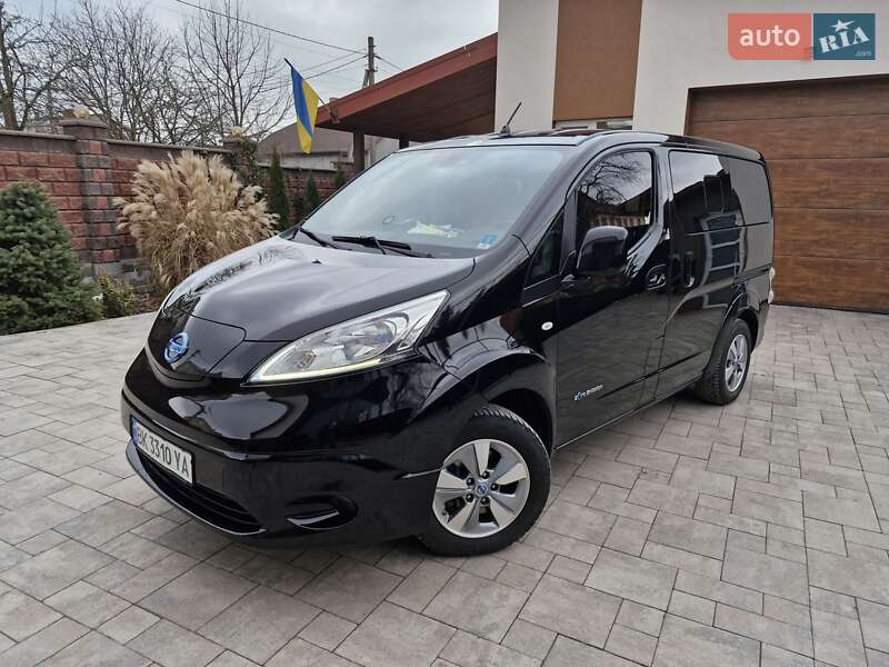 Nissan e-NV200 2015