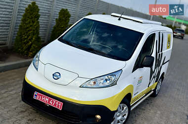 Вантажний фургон Nissan e-NV200 2015 в Дніпрі