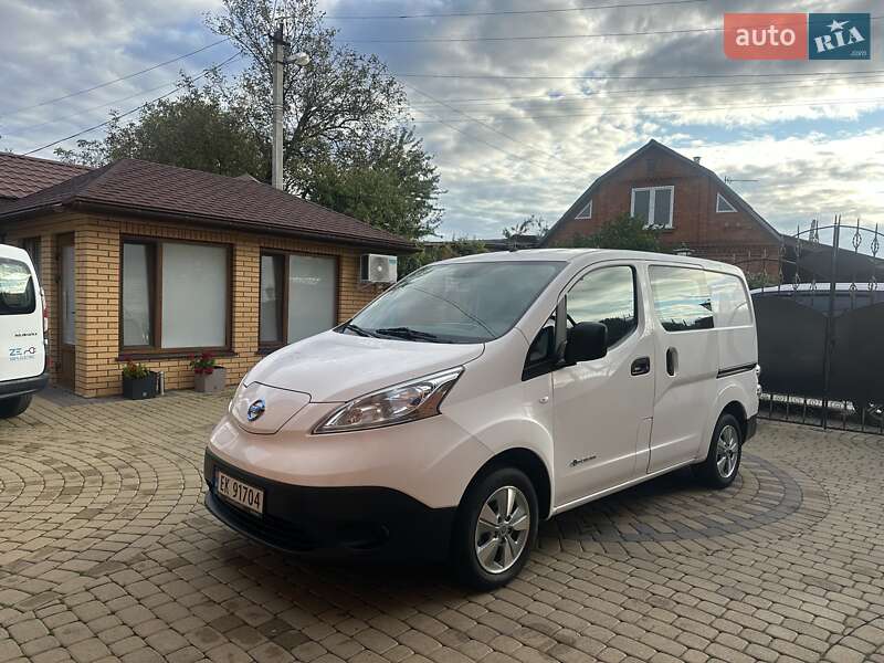Грузовой фургон Nissan e-NV200 2018 в Хмельницком