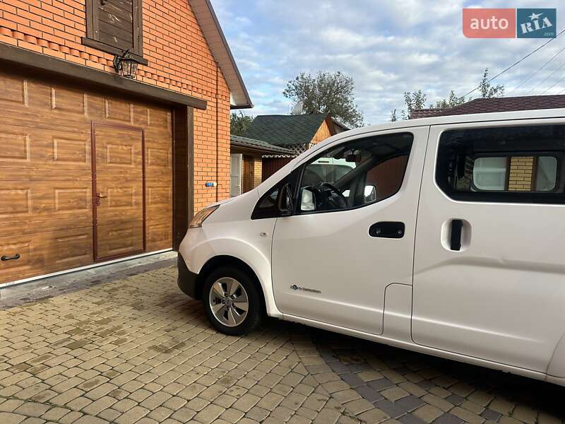 Грузовой фургон Nissan e-NV200 2018 в Хмельницком