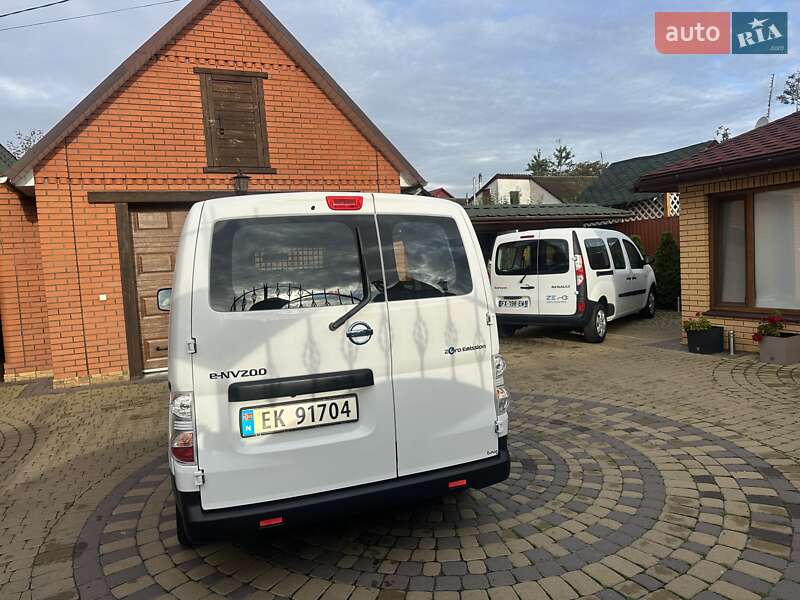 Грузовой фургон Nissan e-NV200 2018 в Хмельницком