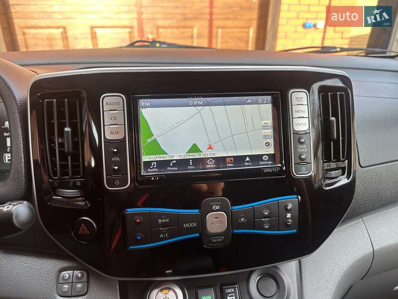 Грузовой фургон Nissan e-NV200 2018 в Хмельницком