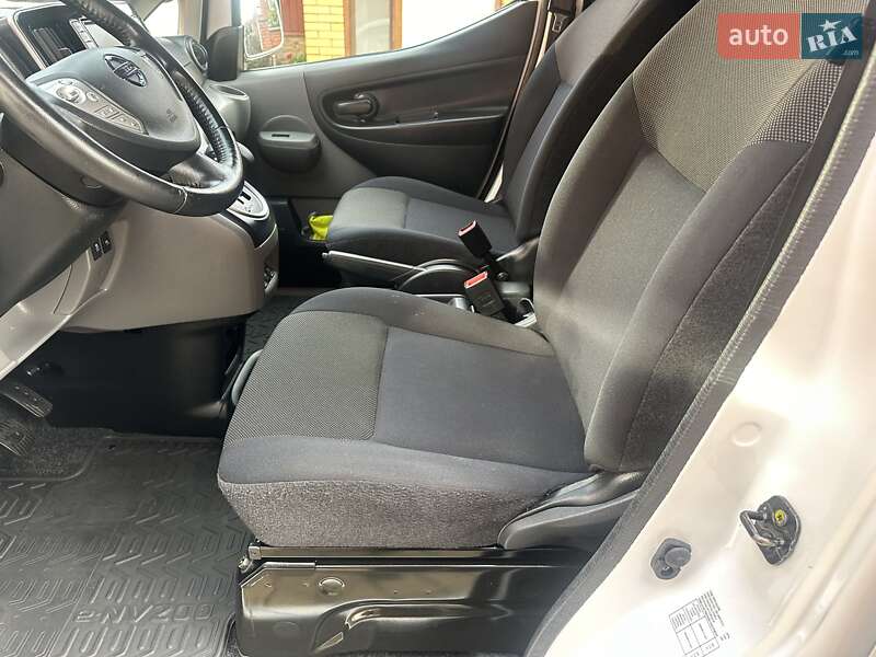 Грузовой фургон Nissan e-NV200 2018 в Хмельницком