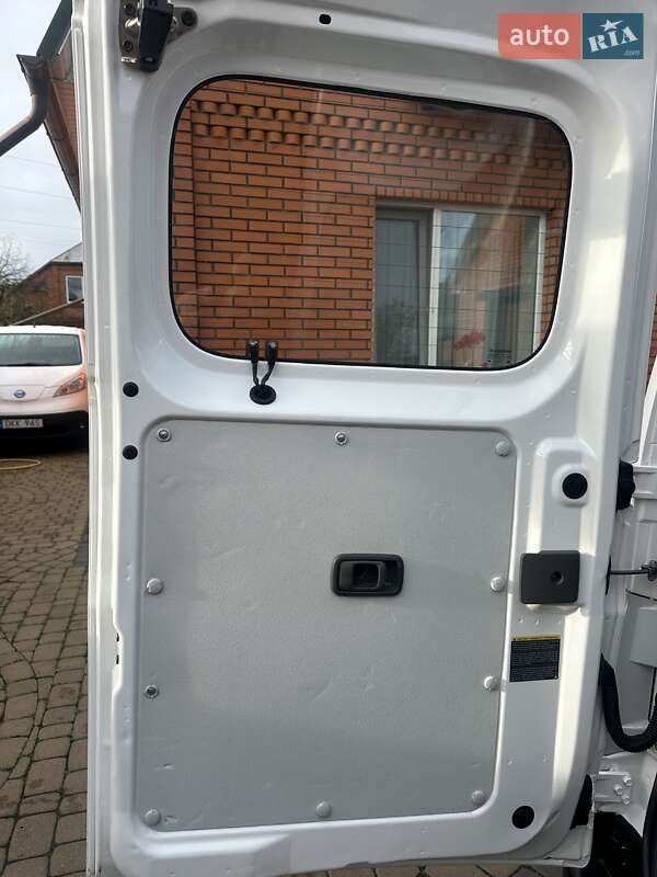 Грузовой фургон Nissan e-NV200 2018 в Хмельницком