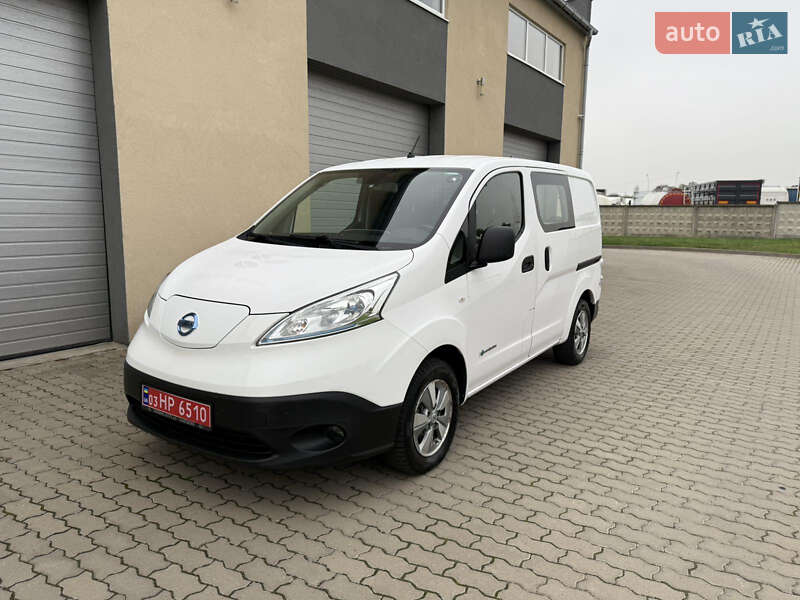 Nissan e-NV200 2015