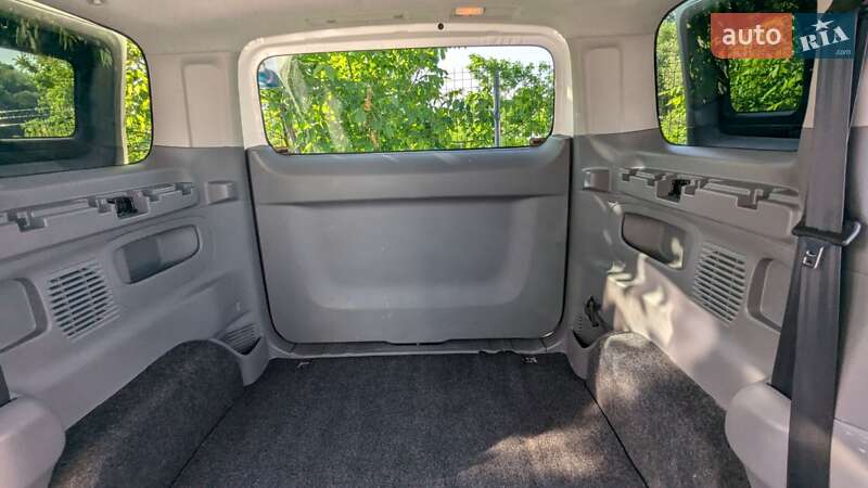 Мінівен Nissan e-NV200 2015 в Чернівцях