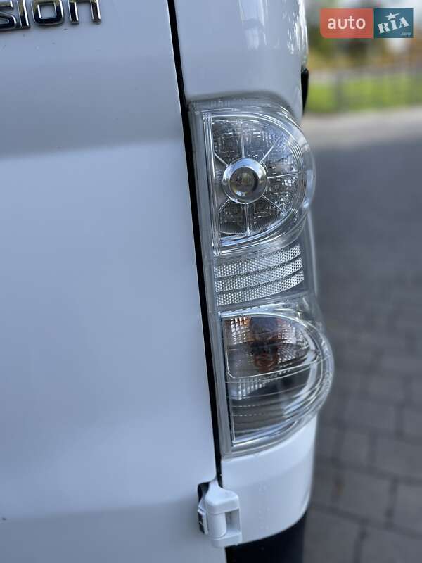 Грузовой фургон Nissan e-NV200 2019 в Хмельницком