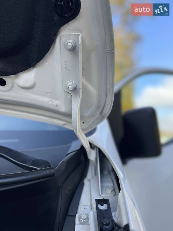 Грузовой фургон Nissan e-NV200 2019 в Хмельницком