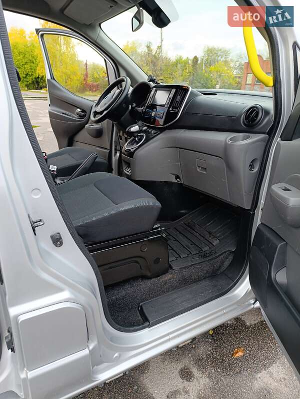 Мінівен Nissan e-NV200 2018 в Семенівці