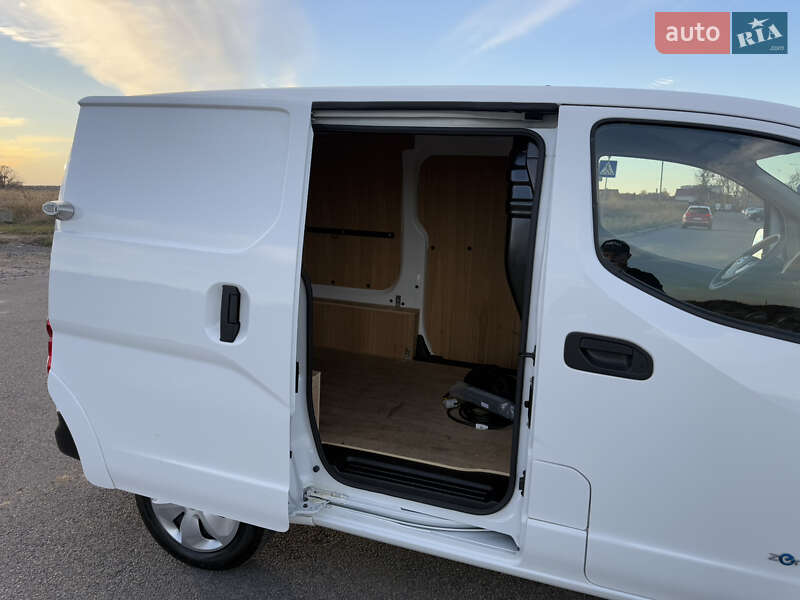 Вантажний фургон Nissan e-NV200 2020 в Вінниці