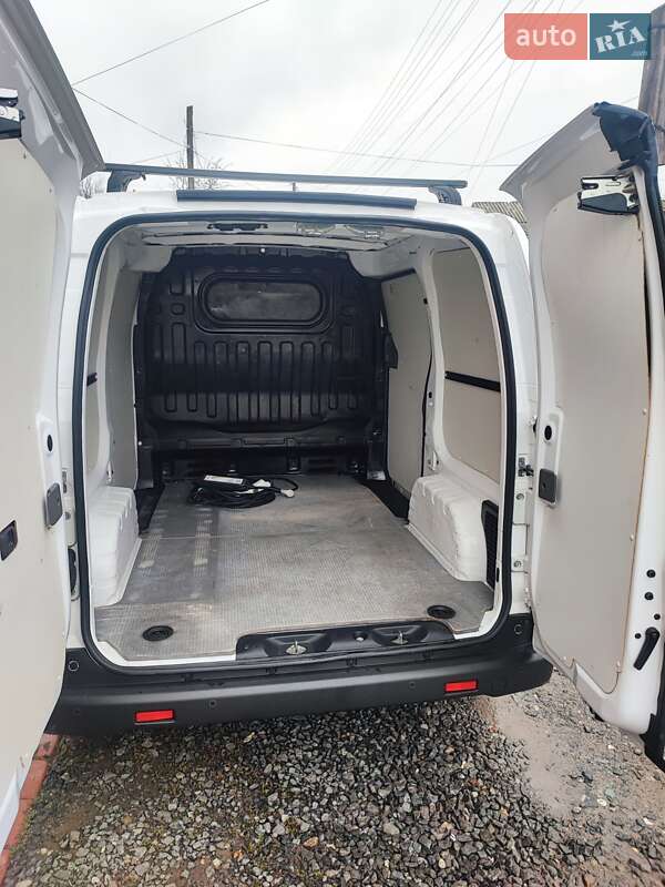 Грузовой фургон Nissan e-NV200 2019 в Виннице