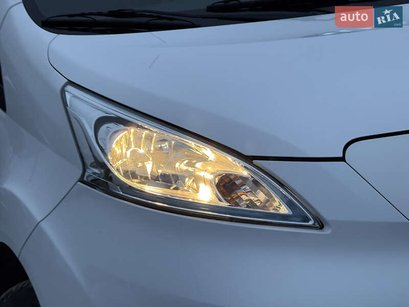 Вантажний фургон Nissan e-NV200 2019 в Стрию