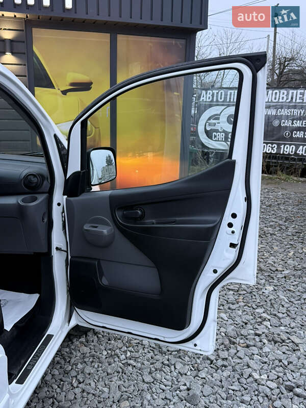 Вантажний фургон Nissan e-NV200 2019 в Стрию