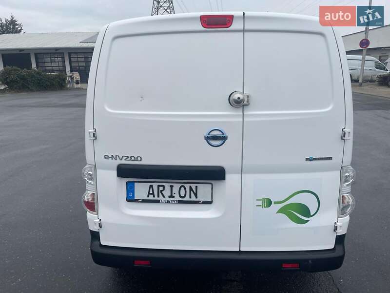 Вантажний фургон Nissan e-NV200 2018 в Сарнах