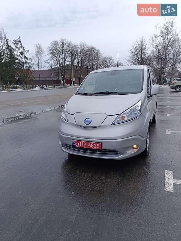 Мінівен Nissan e-NV200 2018 в Семенівці