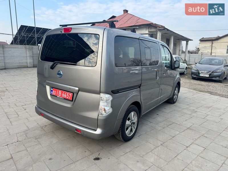 Минивэн Nissan e-NV200 2015 в Бурштыне