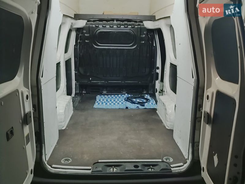 Грузовой фургон Nissan e-NV200 2019 в Житомире