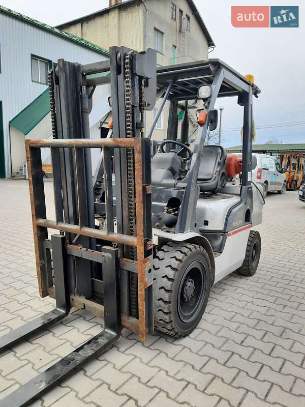 Вилочний навантажувач Nissan FG 2006 в Тернополі