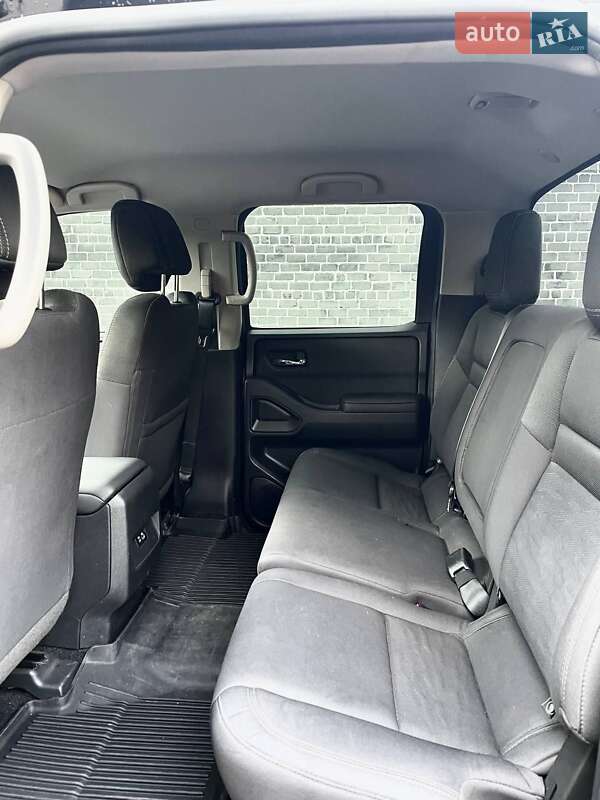 Пікап Nissan Frontier 2023 в Світловодську