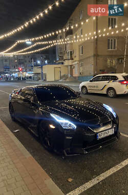 Купе Nissan GT-R 2015 в 