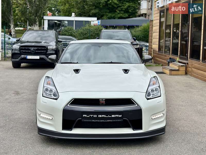 Купе Nissan GT-R 2013 в Києві