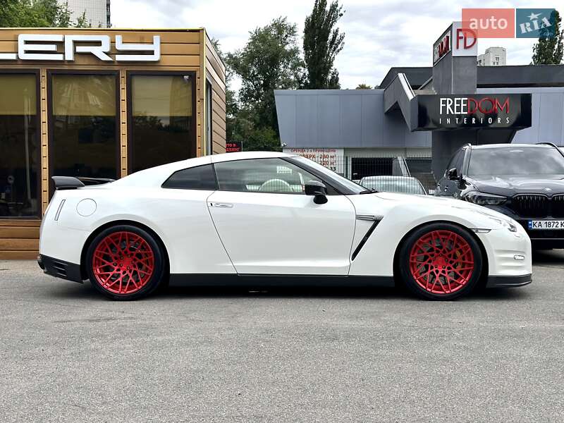 Купе Nissan GT-R 2013 в Києві