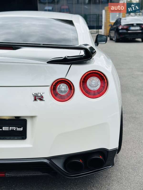 Купе Nissan GT-R 2013 в Києві