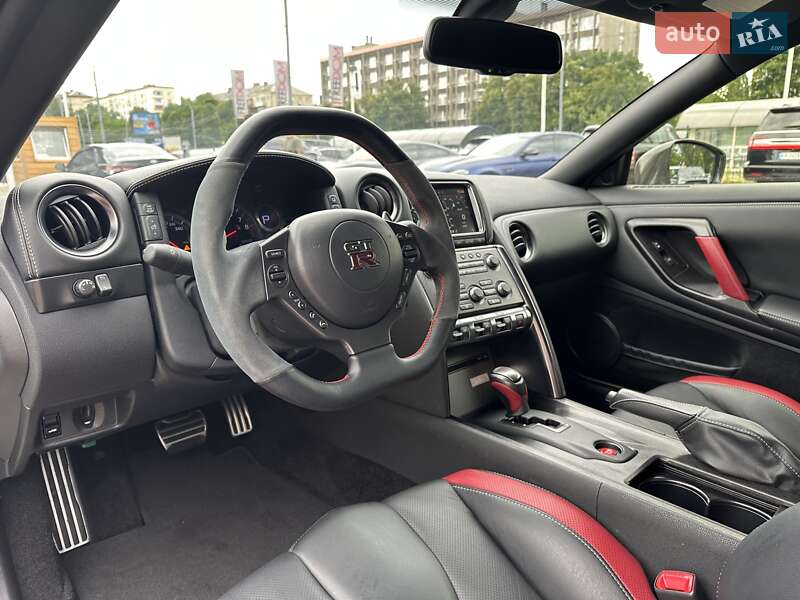 Купе Nissan GT-R 2013 в Києві