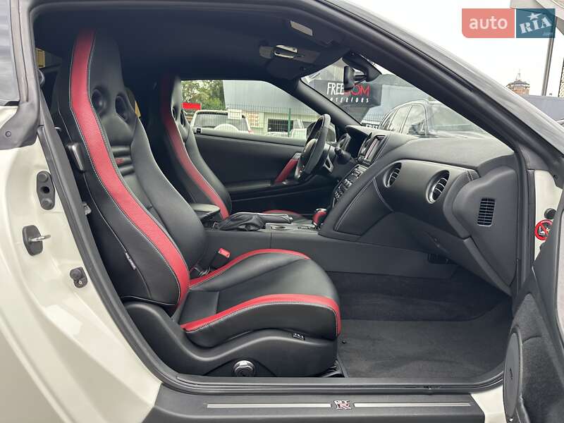 Купе Nissan GT-R 2013 в Києві