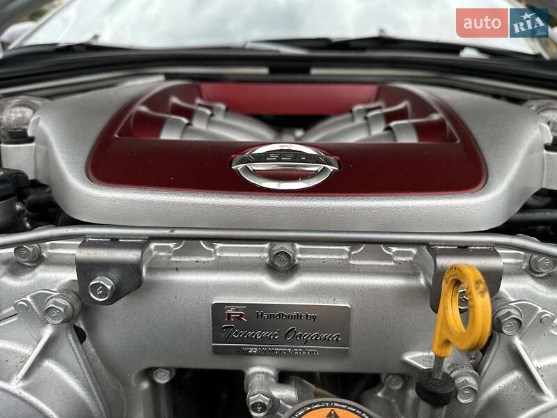 Купе Nissan GT-R 2013 в Києві