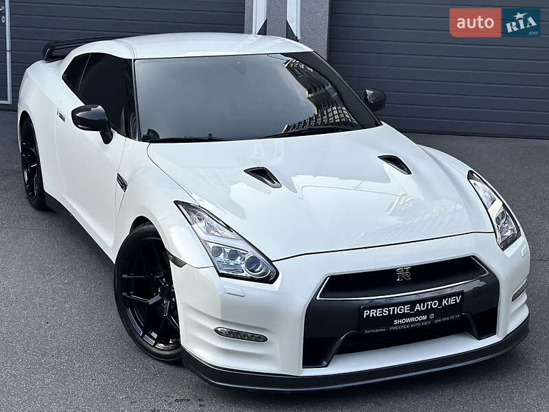 Купе Nissan GT-R 2013 в Києві