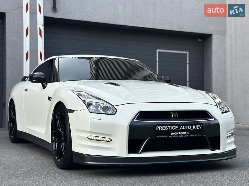 Купе Nissan GT-R 2013 в Києві