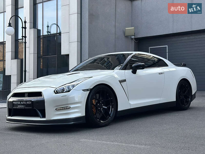 Купе Nissan GT-R 2013 в Києві