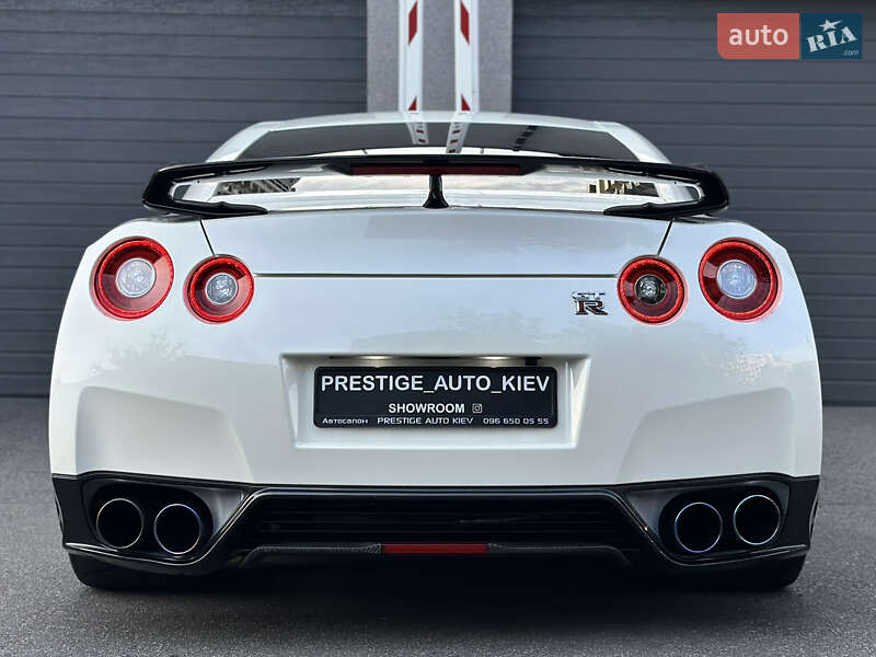 Купе Nissan GT-R 2013 в Києві
