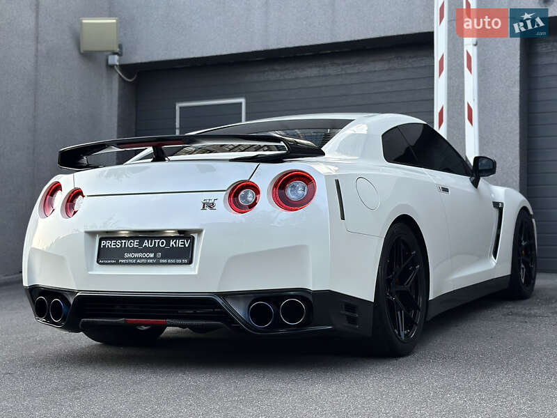 Купе Nissan GT-R 2013 в Києві