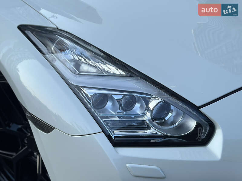 Купе Nissan GT-R 2013 в Києві