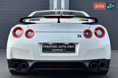 Купе Nissan GT-R 2013 в 