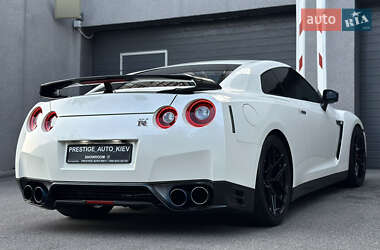 Купе Nissan GT-R 2013 в 