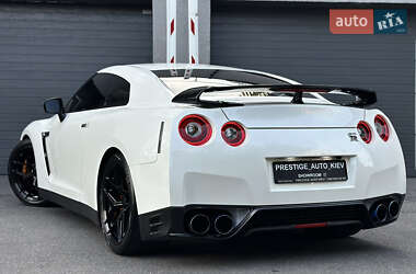 Купе Nissan GT-R 2013 в 