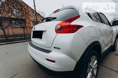 Позашляховик / Кросовер Nissan Juke 2013 в 